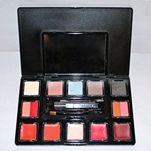 Love Me Makeover Essentials Makeup Kit Set Palette